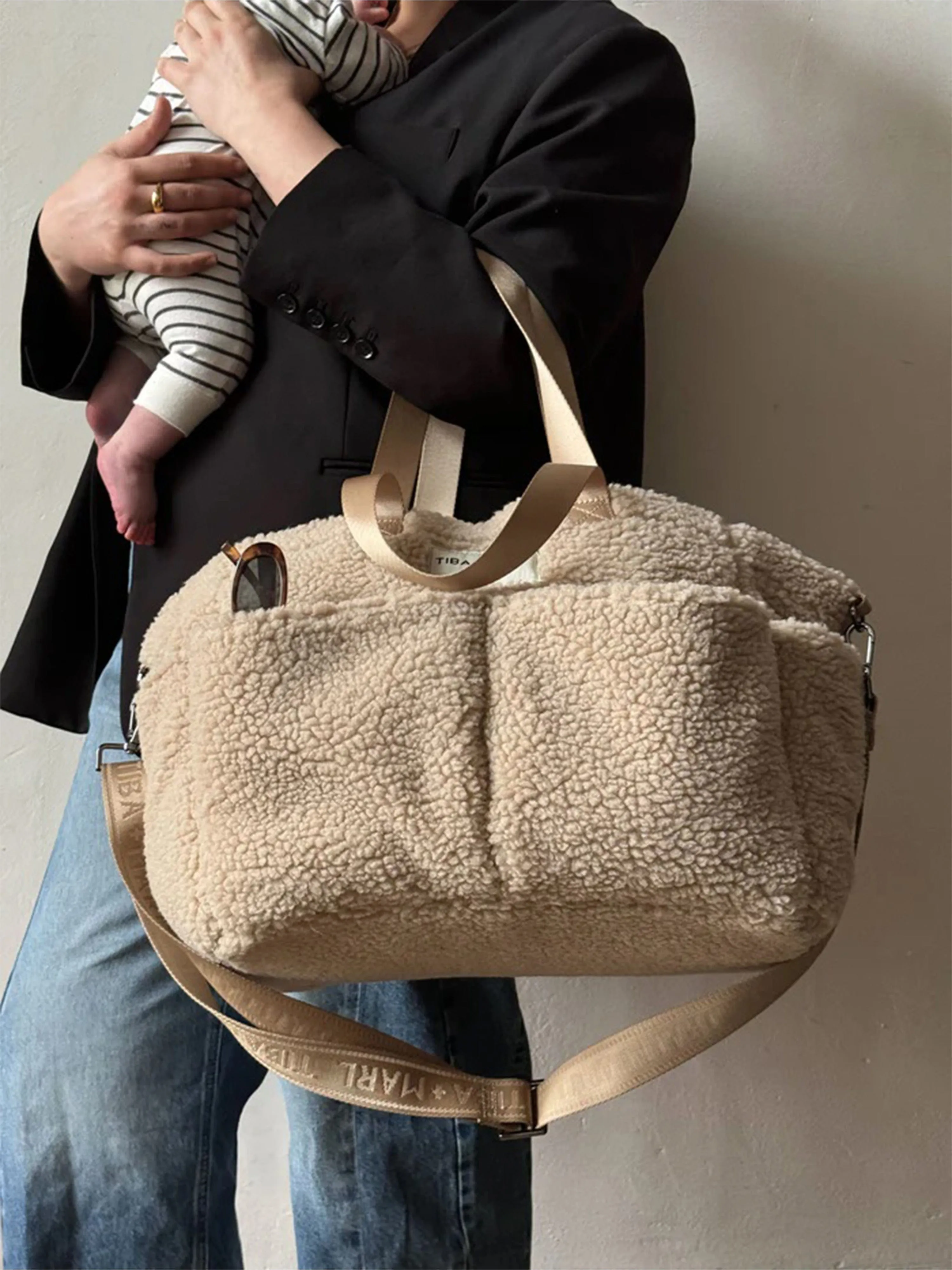 Tiba   Marl Baby The Tote Borg Fleece in Beige (30cm)